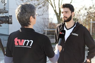 Interview eines HERO aus Schweinfurt während dem Fußballturnier der bbw-Gruppe 2018 in Veitshöchheim.