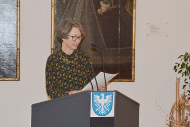 Susanne Winter hält stellvertretend für die bayerische Integrationsbeauftragte Gudrun Brendel-Fischer Grußworte.