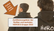 HEROES Bild, Jungs von hinten - Ankündigung der Zertifizierungsfeier