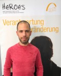 Portrait Mohammed Daoudi - Gruppenleiter HEROES - Hintergrund HEROES Plakat